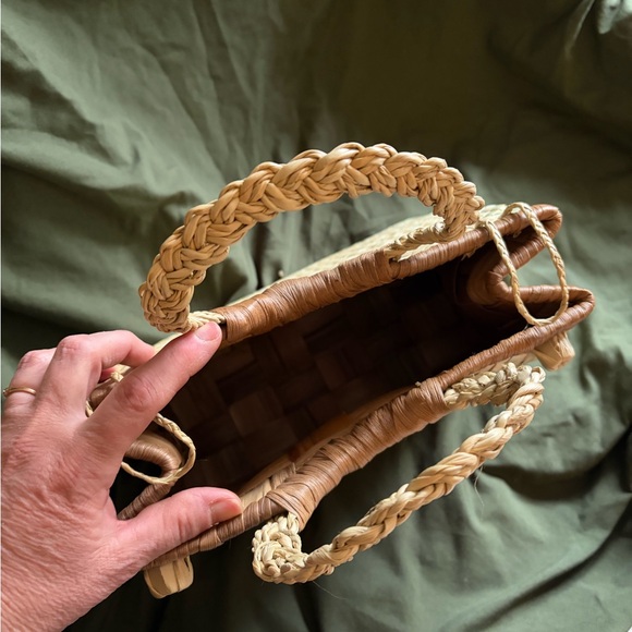 Handwoven Vintage Natural Straw Tote with Braided Handles - Picture 5 of 5
